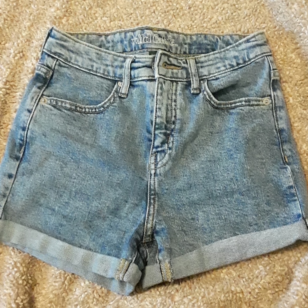 High-waisted mom Jean shorts